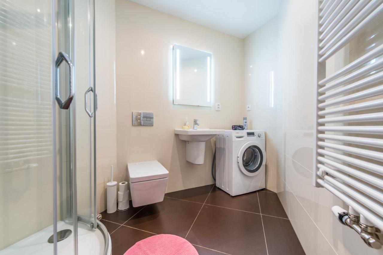 פראג Quiet Apartment In The City Center With Own Terrace מראה חיצוני תמונה